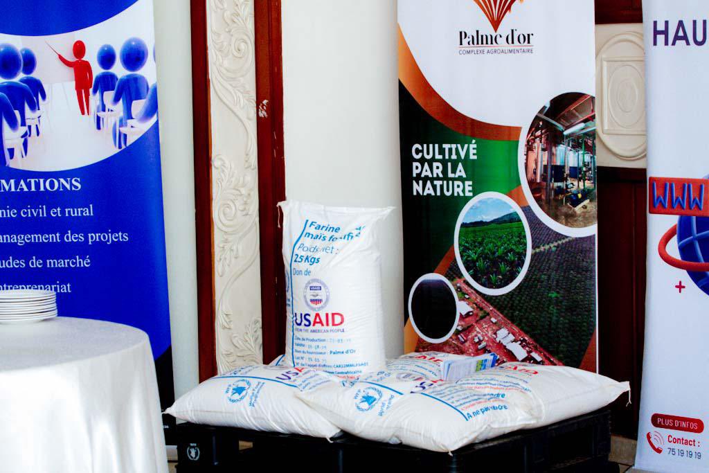 WFP_CAR_CD's tweet image. 🇺🇳2ème journée à Bangui du Forum de Haut niveau en RCA sur les déplacements forcés et le rôle du secteur privé. Objectif : promouvoir l’inclusion économique des déplacés de RCA 🇨🇫 grâce à des idées innovantes et des partenariats solides. #SolutionsPourCAR @GouvCF @UNHCR_CAR