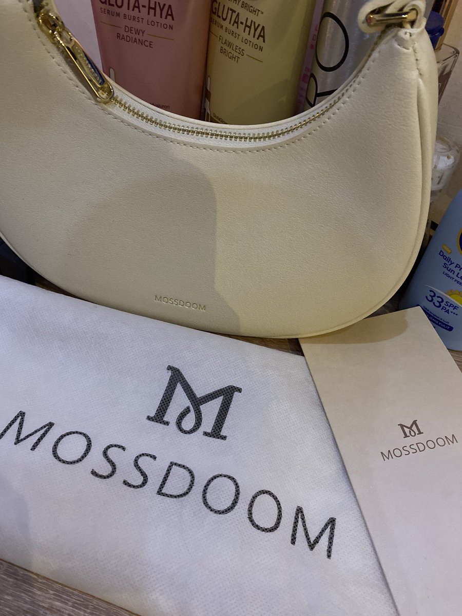 jnooyyaa_'s tweet photo. @apalahdia14 ini mossdoom 80rb like new jrang dipake, tp gbisa 🍊 ya https://t.co/WDcH8EUC5V