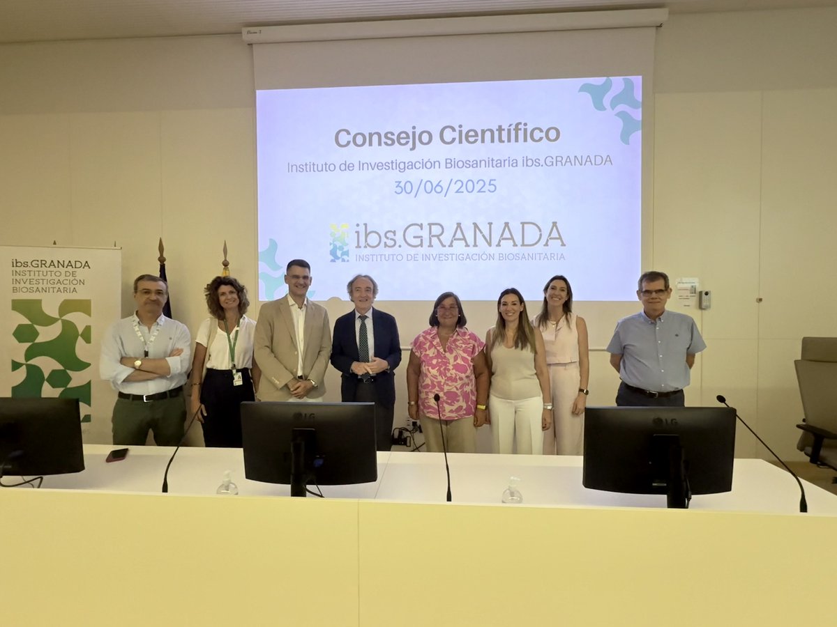 ibsGRANADA's tweet photo. 🔬 El @ibsgranada presenta ante su Consejo Científico la Memoria 2024 y consolida su Plan Propio para impulsar la investigación biomédica de excelencia.

📎 https://t.co/ZiRdZNXwxo

#CienciaTraslacional #Salud #SomosGranadaSalud @easpsalud @canalugr @hospital_hvn @clinicogranada https://t.co/UZd1iUROcU