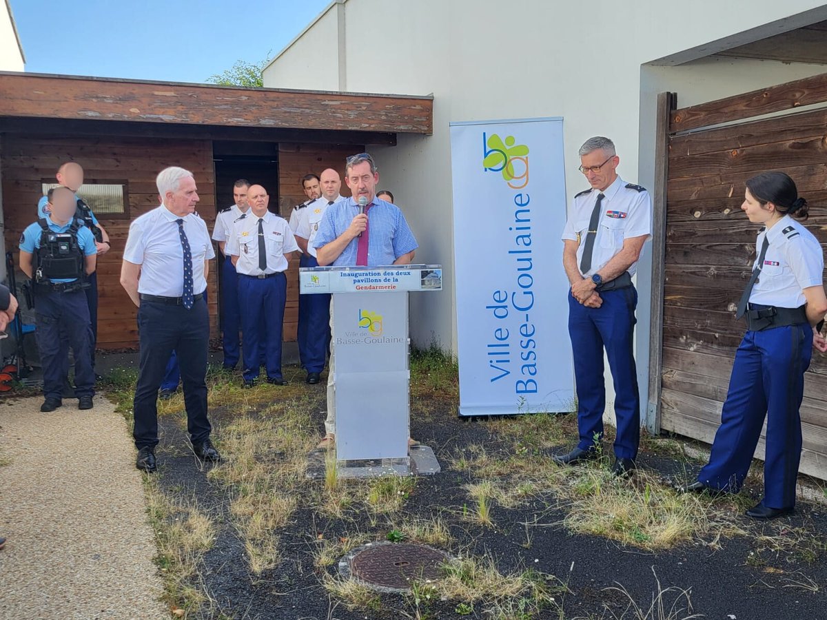 #Inauguration ✂️ | 2 nouveaux pavillons au sein de la brigade de gendarmerie de Basse-Goulaine !

👉 Ces bâtiments viennent renforcer les capacités d’accueil et améliorer les conditions de travail des gendarmes.

<a href="/Gendarmerie_044/">Gendarmerie de Loire -Atlantique</a>