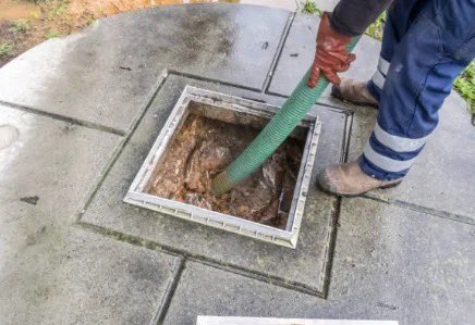 BrexitBuster's tweet photo. @i_iratus Looks like the stinking far-right swamp is being drained… straight into the very deep cesspit that is Restore Britain. 🚽💩
#SewageParty #ToxicWasters https://t.co/GHoWI9xkYA