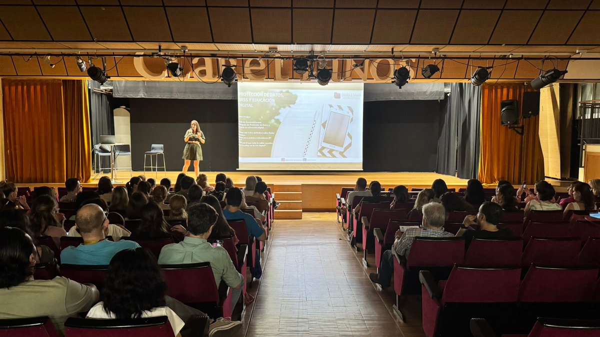 🔐 El claustro del Claret ha recibido una formación clara y enriquecedora sobre protección de datos de la mano de @LauraDavara.

¡Gracias por ayudarnos a crecer en conciencia digital y responsabilidad!
Formarnos también es cuidar. 🧠#ProtecciónDeDatos #EncendiendoATodos