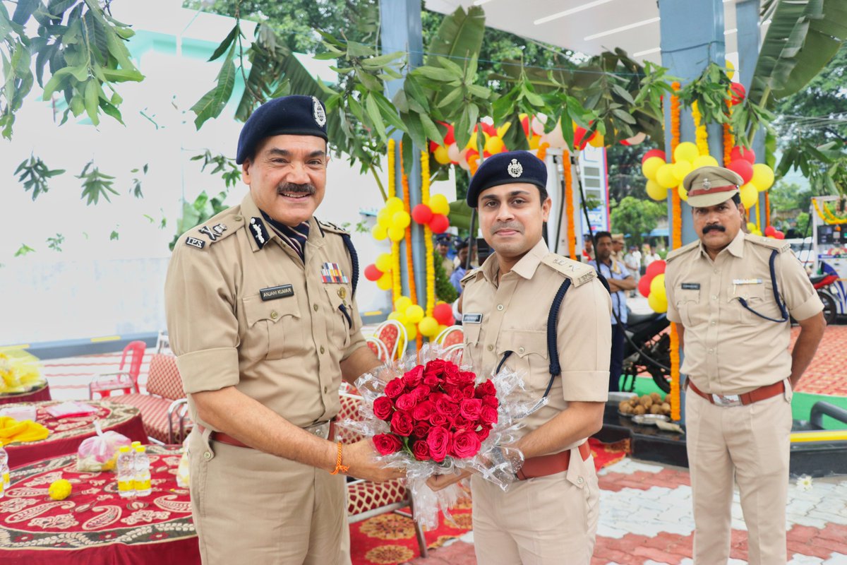 KAKINADAPOLICE's tweet photo. తుని పట్టణం నందు HPCL పెట్రోల్ బంక్ & పునః నిర్మాణం చేసిన సబ్ జైలు ను ప్రారంభోత్సవం చేసిన గౌరవ హోంమంత్రి & విపత్తుల నిర్వహణ శాఖామాత్యులు శ్రీమతి వంగలపూడి అనిత, తుని MLA శ్రీమతి Y దివ్య, DGP జైల్స్ & కరెక్షనల్ సేవలు శ్రీ #AnjanikumarIPS కాకినాడ జిల్లా SP శ్రీ జి. #BinduMadhavIPS https://t.co/oM6MkMQolG
