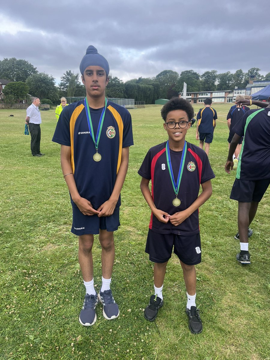 Well done to Prab and Asher 🥇 who were the first track winners of the day in the Y8 and Y7 1500m 👏 

<a href="/qmgs1554/">QMGS</a>