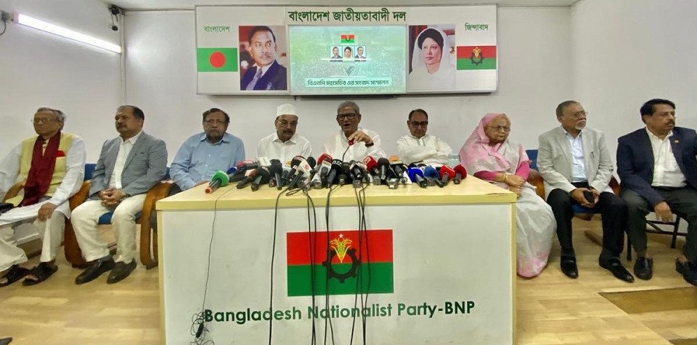 Bangladesh’s the Bangladesh Nationalist Party (BNP), called on China to mediate between Dhaka and Naypyidaw over the repatriation of Rohingya refugees.
Read more in today's Daily Briefing. english.dvb.no/interim-consti…
Photo Credit: Daily Sun