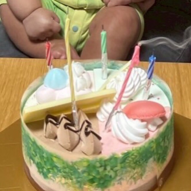 miraihouse_kmmt's tweet image. 「HAPPYBIRTHDAY!」
MAKANAハウスでは、先日入居者の誕生日をみんなで祝いました。ケーキは本人のリクエストでアイスケーキ📷1年前は不安定な状況の中にいた彼女も、今やしっかりママ業しながら未来に向けて着実に進んでいます!