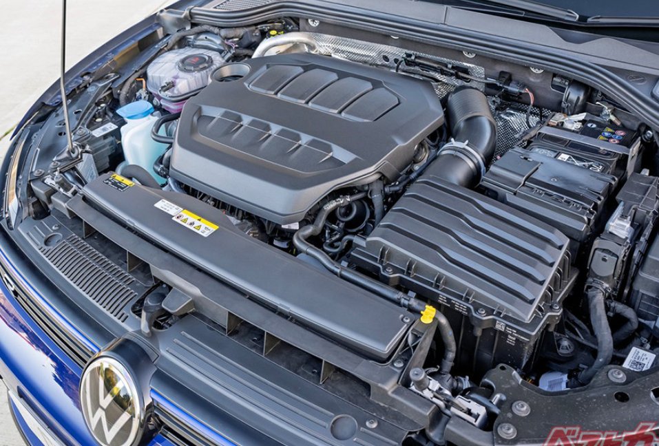 bestcarmagazine's tweet photo. 初代GTIがホットハッチの先駆とされるなど、ホットモデルとは何かと縁の深いフォルクスワーゲン ゴルフ。8代目後期型となる現行型に､このたびハイパフォーマンスモデルの「R」が登場。エンジンは333ps/42.8kgmに進化!!これ、シビックタイプRとほぼ同じだぞ!!
#ゴルフR #VW 
https://t.co/PtONK6Dcgd https://t.co/LQBhKWQT1C
