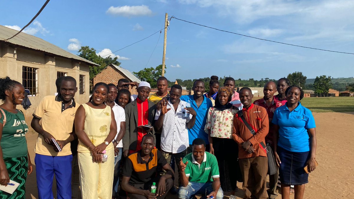 Capitalsolns's tweet image. Empowering Rural Youth with Digital Skills in Mityana & Kassanda. In the digital age, a smartphone is more than a communication tool. it's a gateway to opportunity. In partnership with @ @HRNStiftung (HRNS UG), We proudly facilitated a 14-day hands-on training for 240 youth.