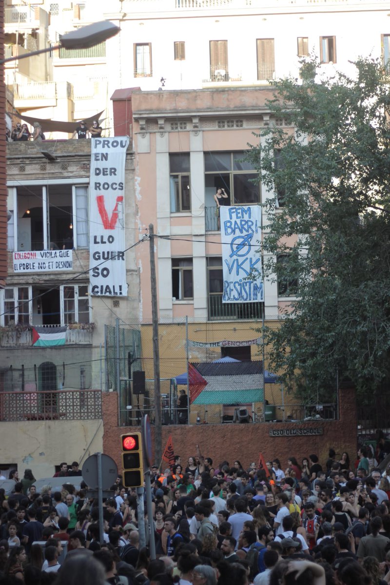 Endavant OSAN (@endavant_osan) on Twitter photo 👏Una victòria de l'organització popular, una victòria de la Barcelona combativa que no es doblega al poder. És possible, hi ha esperança.
<a href="/jaumecollboni/">Jaume Collboni</a> vigila el poble no et desnonin
Vallcarca resisteix! #BatallemBarcelona 👏Una victòria de l'organització popular, una victòria de la Barcelona combativa que no es doblega al poder. És possible, hi ha esperança.
<a href="/jaumecollboni/">Jaume Collboni</a> vigila el poble no et desnonin
Vallcarca resisteix! #BatallemBarcelona