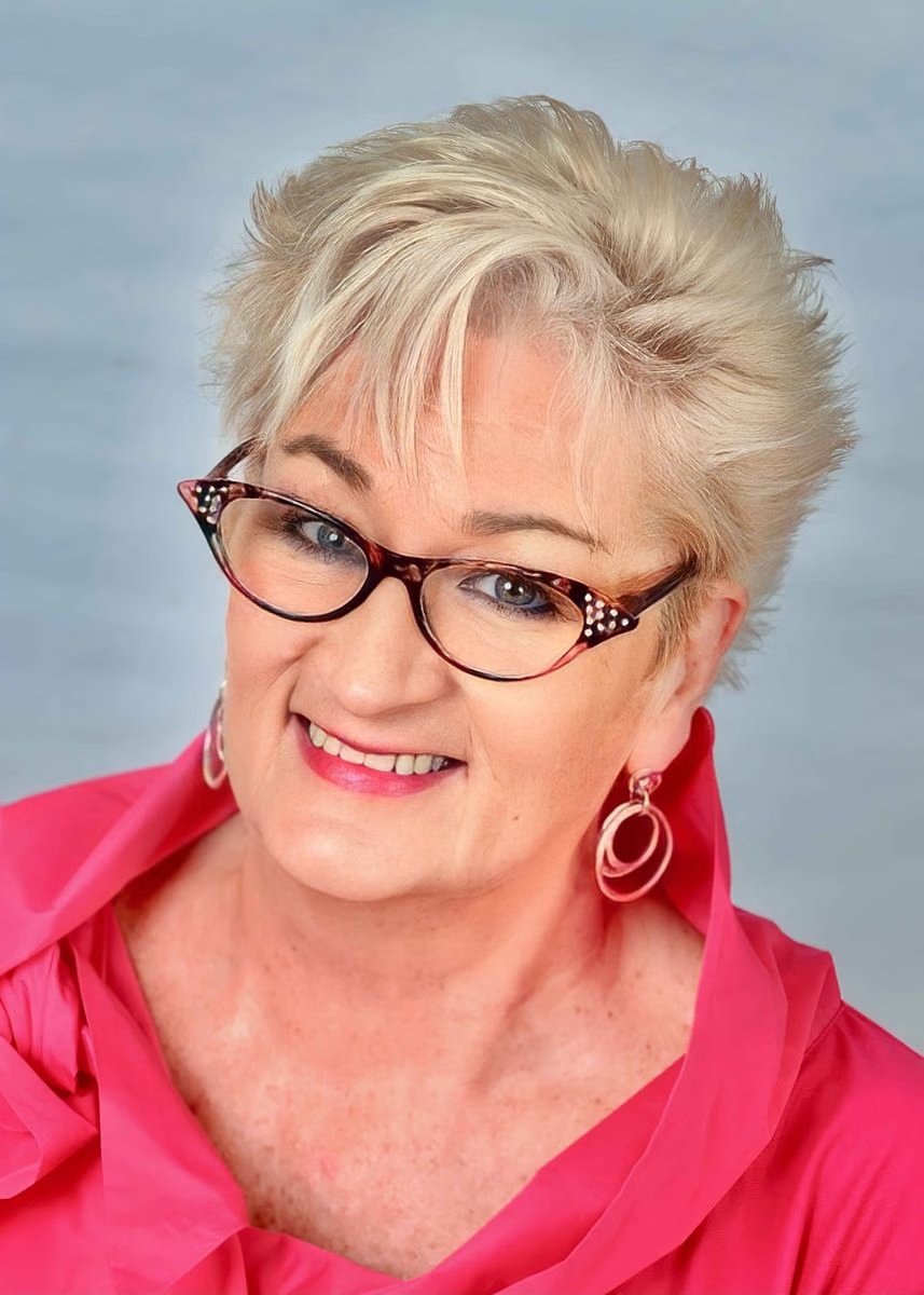writing_ie's tweet image. 'Write your story, the one only you can tell. Whether as an indie or traditionally published author, believe in what you do'
@CarolineJames12 , best-selling author of women’s fiction, explores her journey through self and traditional publishing
writing.ie/resources/caro…
#booktwt