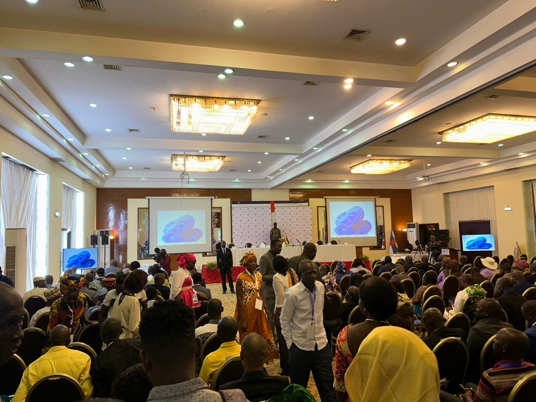 UNHCR_CAR's tweet image. Les personnes déplacées de force sont des ressources, pas des fardeaux.
Des témoignages puissants et des idées concrètes émergent des échanges à Bangui.
#ForumdeHautNiveau sur les déplacements forcés.
#CARSolutions #SolutionsPourCAR
@RcaUnct
@GouvCF