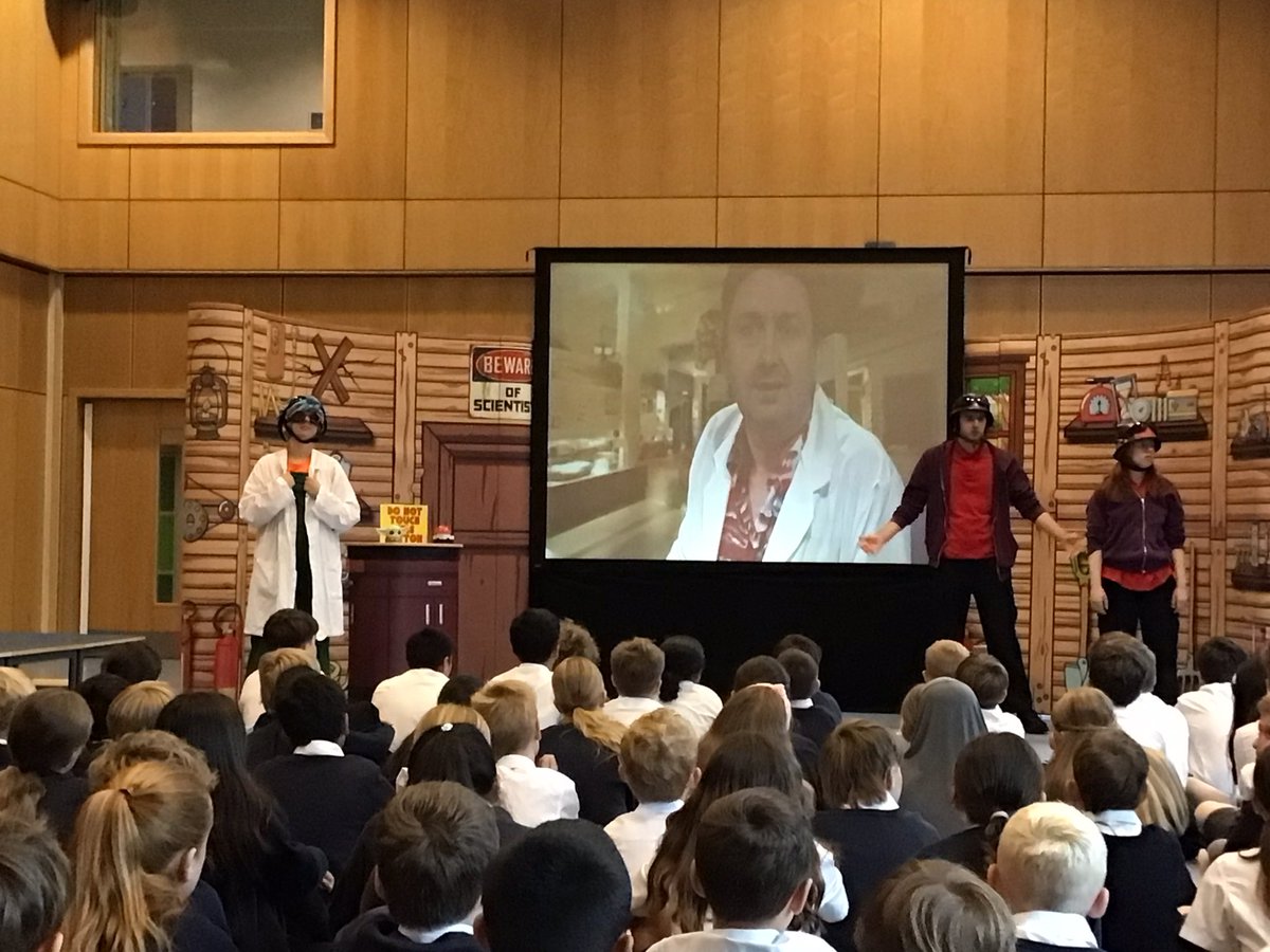 Year 5 watched ‘Abbie Ayer and the Shed of Science’ theatre production this morning, learning about the importance of air quality and sustainable travel. Thanks to TfGM for this experience and to @theatrepie.