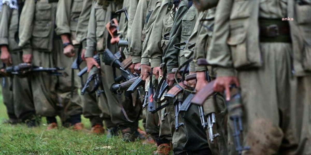 📌İktidara yakınlığı ile bilinen Yeni Şafak, Irak'ta 20 kişilik PKK'lı grubun teslim olduğunu öne sürdü.

👉 "PKK'nın silah bırakma süreci başladı: Terörsüz Türkiye yolunda kritik gelişme" başlığıyla servis edilen haber kısa süre sonra silindi.

kisadalga.net/haber/gundem/2…