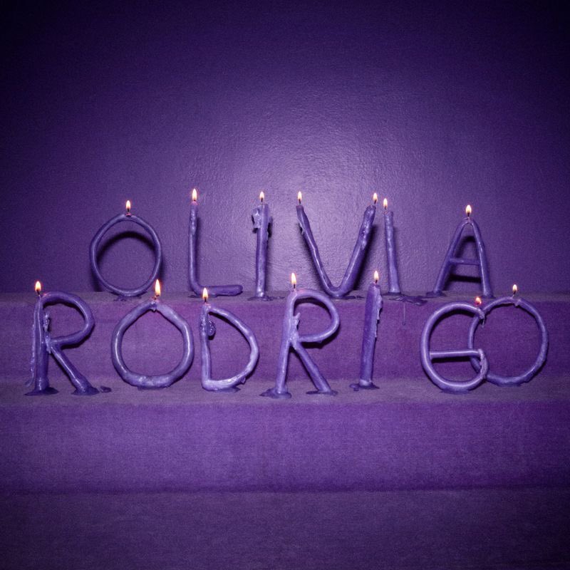 livshopeurok's tweet image. thinking about the symbolism of candles in teenage dream: candles being objects that carry a flame but never forever, they melt with time and lose their spark, the way olivia feels she’ll lose her spark once she’s no longer a teenager. this visual existing is insane.