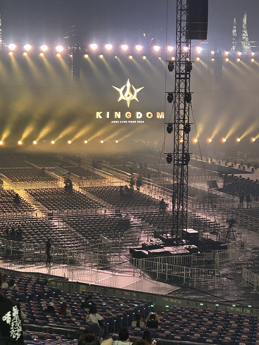 京セラドーム喫煙所ない！！！ゴミ！
再入場もできないから
ギリギリに入ればよかった最悪( ´A` )