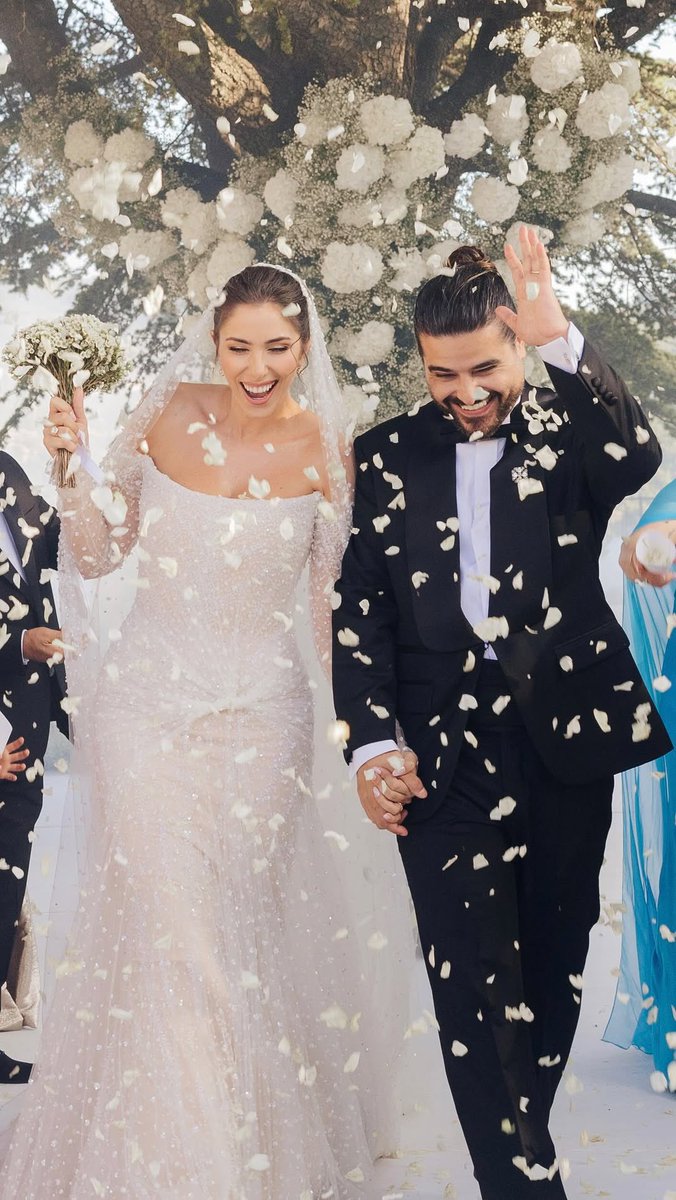 #دانييلا_رحمة و #ناصيف_زيتون في احتفال رومانسي بذكرى زواجهما الأولى..  إهداء ولقطات جديدة من الزفاف 😍👇🏻
hiamag.com/node/1784557
<a href="/DaniellaRahme/">Daniella Rahme</a> <a href="/NassifZeytoun/">ناصيف زيتون</a>