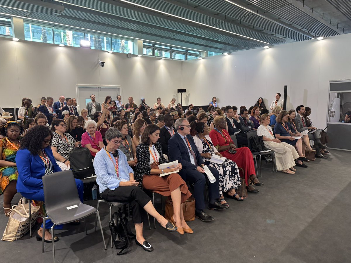 🤩 ¡3r día de la Conferencia! 

Entre los #SideEvents, asistimos al de “Financing for Gender Equality: upscaling commitments to foster inclusive economic prosperity and sustainable development for all women and girls”.

#FFD4
