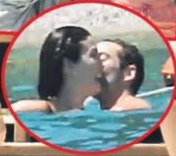 sevgilisini hem kahkahalara boğup hem öpmelere doyamiyor ya BURAK LOVERBOY AKGÜL