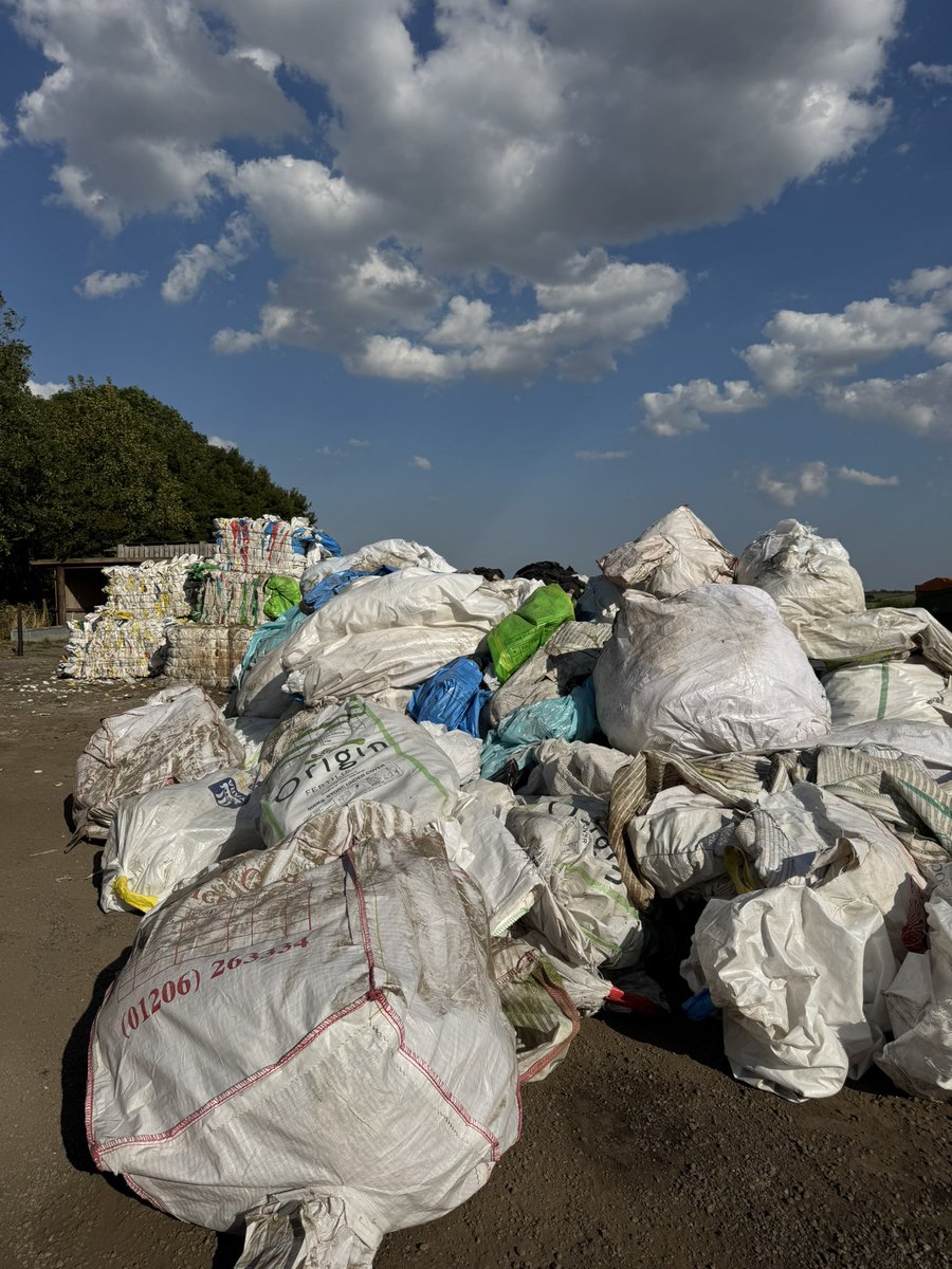 C_A_Lime_Ltd's tweet image. 🚨Get Your Agri-Plastics Booked In🚨 

We are still busy collecting and baling recycling, Fertiliser bags, Spray cans, Seed bags and So much more! Top work team 👍

Contact 07491 218572 Or 07919 335891

#recycling #recycle #plastics #agri #baling #rubbish #call #phone #Booking