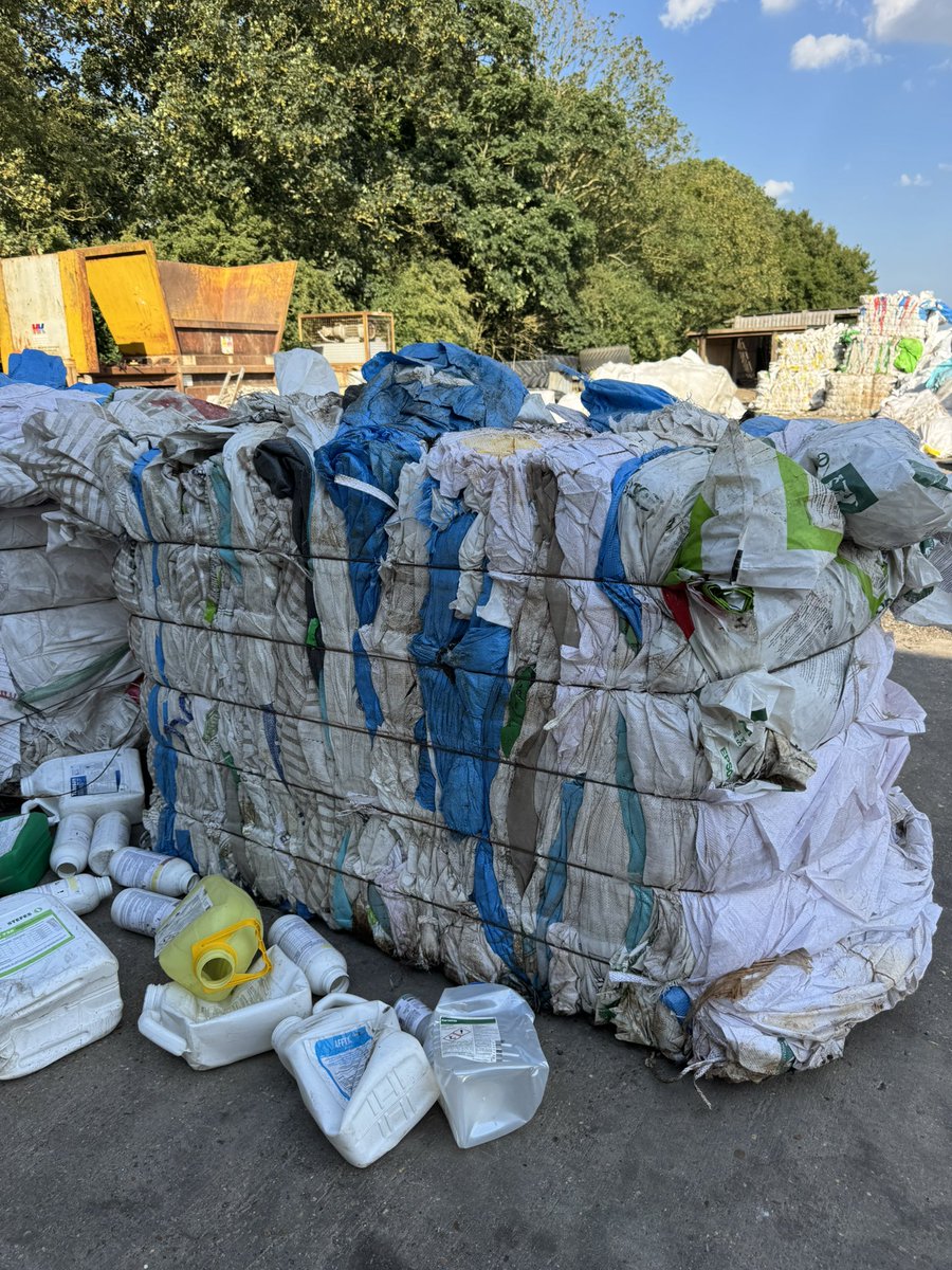 🚨Get Your Agri-Plastics Booked In🚨 

We are still busy collecting and baling recycling, Fertiliser bags, Spray cans, Seed bags and So much more! Top work team 👍

Contact 07491 218572 Or 07919 335891

#recycling #recycle #plastics #agri #baling #rubbish #call #phone #Booking