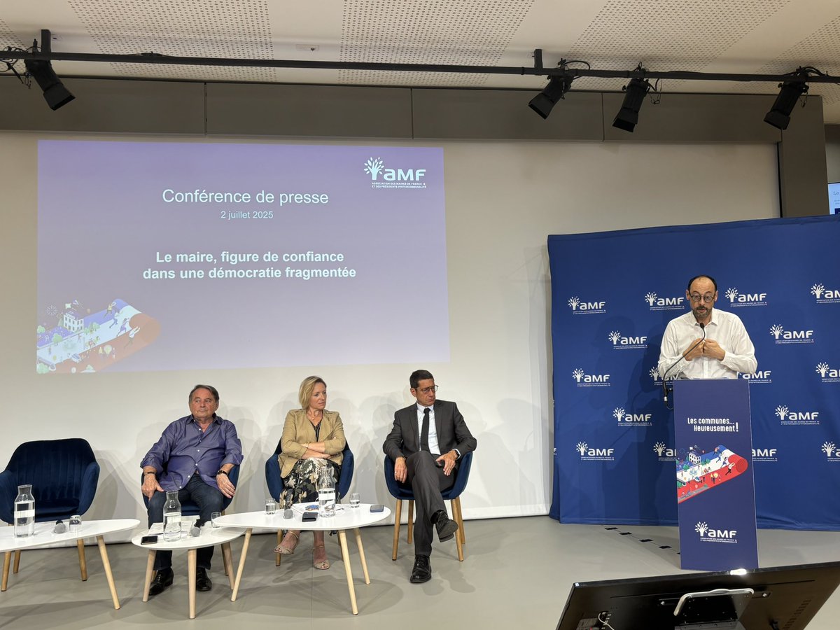 AMF | Association des maires de France (@l_amf) on Twitter photo 🔴 Présentation des résultats de l’enquête « Les Français et leur maire » par <a href="/MartialFoucault/">Martial Foucault</a>, professeur des universités à Sciences Po et chercheur au <a href="/CEVIPOF/">CEVIPOF - Sciences Po</a>
Le maire reste la personnalité politique dans laquelle les citoyens ont le plus confiance (69 %), en particulier 🔴 Présentation des résultats de l’enquête « Les Français et leur maire » par <a href="/MartialFoucault/">Martial Foucault</a>, professeur des universités à Sciences Po et chercheur au <a href="/CEVIPOF/">CEVIPOF - Sciences Po</a>
Le maire reste la personnalité politique dans laquelle les citoyens ont le plus confiance (69 %), en particulier
