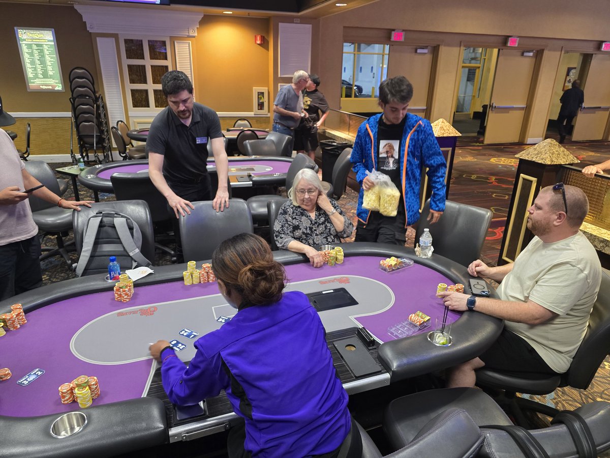 tatasanjuan's tweet image. Ultimo dia vegas/25 , despidiendo vegas con otra ft en el @OrleansPokerRo1 (que bien nos tratas!!❤️) grande @mateosanjua !! 8vo puesto daily 6pm , por 1k👏👏. Hasta el año que viene si dios quiere🙌🍀💪🇦🇷🇦🇷✨️✨️