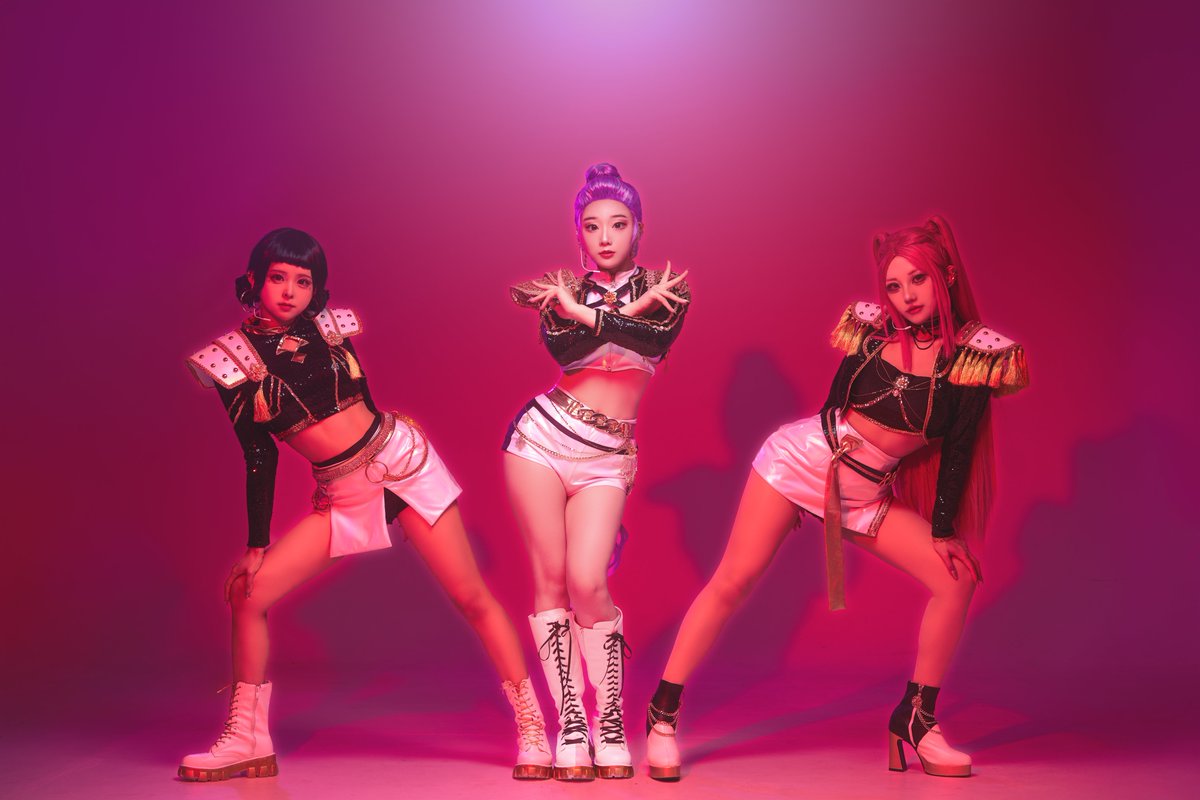 Takedown, down, down, down 
HUNTR/X girls to the world

#KPOPDEMONHUNTERS #케이팝데몬헌터스 #헌트릭스 #HUNTRIX #cosplay