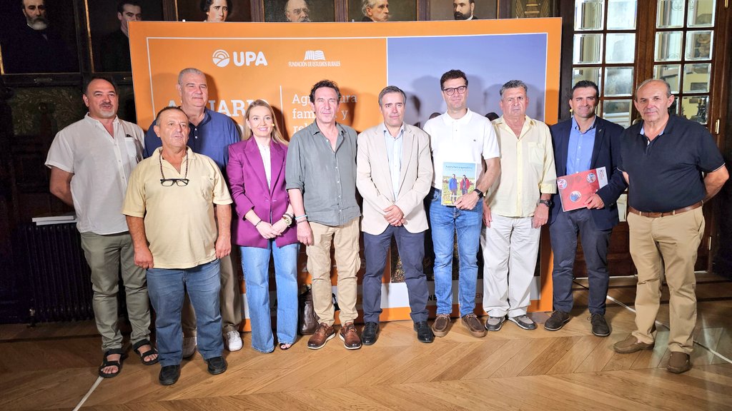 UPA ANDALUCÍA (@upaandalucia) on Twitter photo En el Ateneo de Madrid para la presentación del Anuario <a href="/UPA_Federal/">UPA</a> y entrega de Premios Orgullo Rural. <a href="/jesuscozarupa/">Jesús Cózar Pérez</a>, Francisco Moreno, <a href="/Francis75239534/">Francisco Moscoso</a>, Roque García, <a href="/mrub_a/">Alicia Martinez</a>, <a href="/ManuelPiedraCh/">Manuel Piedra Chaves</a>, José Carlos Segura, José Ángel Lanzas, Javier Cano y <a href="/CristobalCano26/">Cristóbal Cano Martín</a>. En el Ateneo de Madrid para la presentación del Anuario <a href="/UPA_Federal/">UPA</a> y entrega de Premios Orgullo Rural. <a href="/jesuscozarupa/">Jesús Cózar Pérez</a>, Francisco Moreno, <a href="/Francis75239534/">Francisco Moscoso</a>, Roque García, <a href="/mrub_a/">Alicia Martinez</a>, <a href="/ManuelPiedraCh/">Manuel Piedra Chaves</a>, José Carlos Segura, José Ángel Lanzas, Javier Cano y <a href="/CristobalCano26/">Cristóbal Cano Martín</a>.