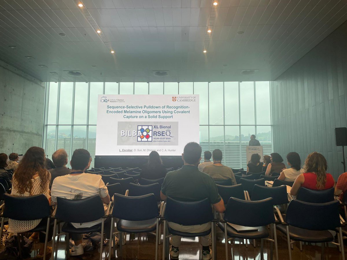 luisescobar1992's tweet image. Honored to had the opportunity to present my work at the #BQB2025. Thanks @ICIQchem and @BecariosFLC