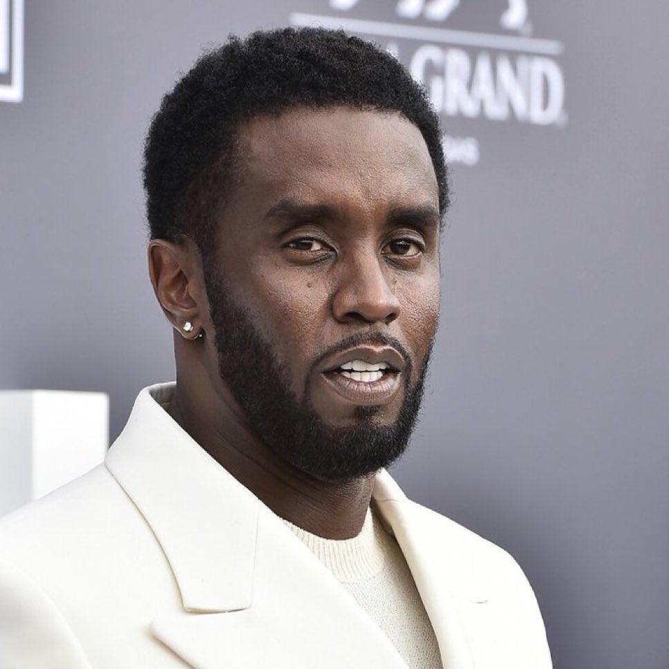 AlgorithmPulse's tweet image. P DIDDY CASE: JURY FINDS COMBS GUILTS ON 2 OF THE 5 COUNTS. GUILTY OF MANN ACT TRANSPORTATION. NOT GUILTY OF S@X TRAFFICKING