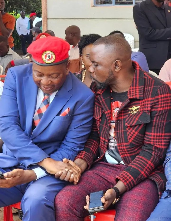 DrSerunjojiEmma's tweet photo. Today at  the National Unity Platform headquarters our President @HEBobiwine before the  presser.

#ProtestVote2026 #MeeyaWaKawempeOmukoziWaali 
#freeallpoliticalprisonersuganda https://t.co/sBrLmeP9DP