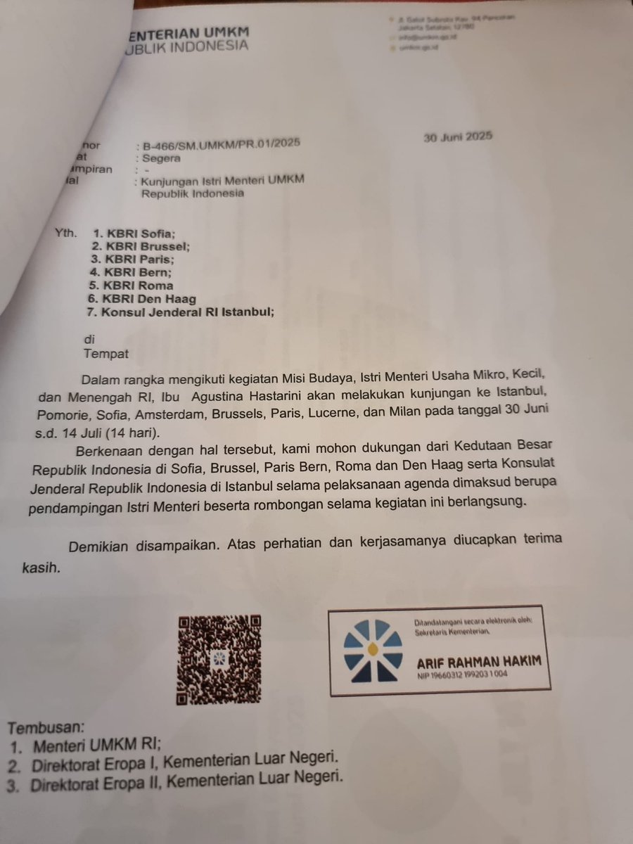 APBN katanya defisit 204,2 Triliun pertengahan tahun, eh ada istri Menteri mau Pleserin ke Kota-Kota Fashion..

Mau pelajari UMKM Channel dan Rolex?! Negara lagi susah kok masih aja pakai fasilitas dan uang negara untuk Pleserin..