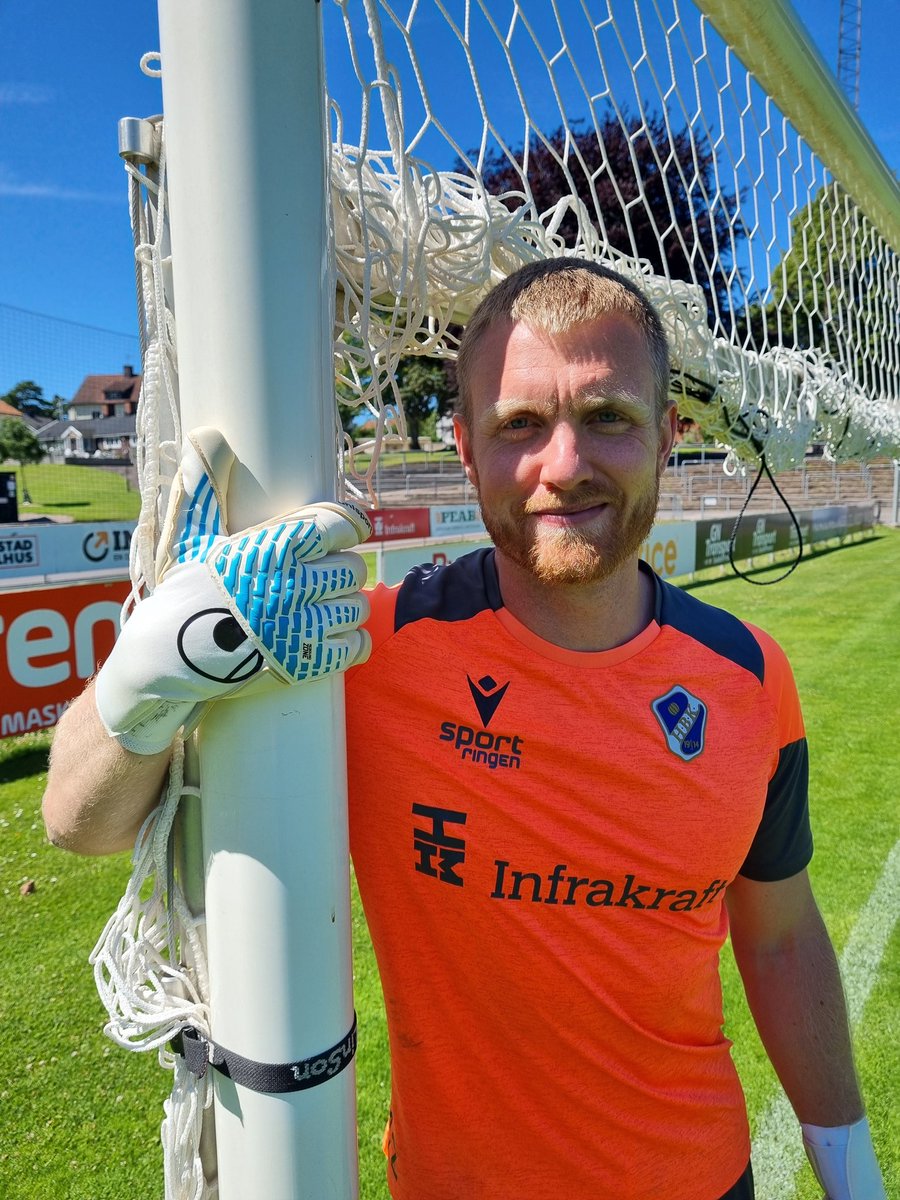 Vi är mycket glada över att Halmstad BK:s målvakt Tim Erlandsson har valt att skriva på ett avtal med oss och kommer framöver att spela i våra handskar🧤📝

Vi ser fram emot vårt samarbete!" 
@timerlandsson 
@uhlsportgoalkeeper 
#cybertec