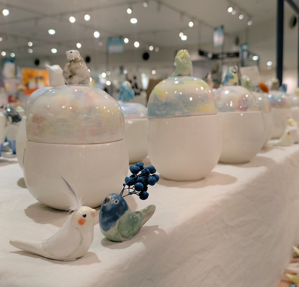 #小鳥ガーデン　初日素敵な作家様に助けて頂きながら,無事に終えました😭✨️そしてたくさんのお迎え..もう感無量です.😭✨️皆様、本当にありがとうございます.!バタバタしたり、緊張でコミュ障を発揮したりと申し訳なかったです💦次は土曜に在廊してますので今度こそ沢山お話できると嬉しいです🦜♡