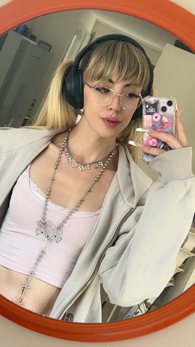 transmama120's tweet photo. Your tranny mommy https://t.co/EIMCXI58qz