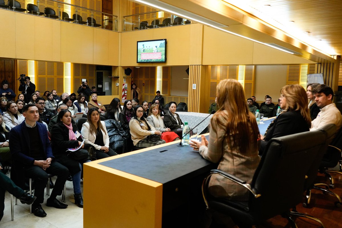 Hoy participé de la capacitación sobre nuevas modalidades de explotación asociadas a la virtualidad, trata de personas y delitos conexos dirigida a funcionarios de Paraguay y Argentina.

❗️Hablar de trata no es fácil, pero es necesario. Porque cuando miramos para otro lado, el