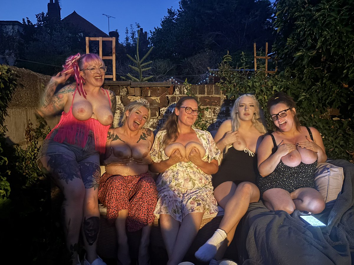 Was a busy one yesterday !
Thank you to the girls for the parties….<a href="/Harley_loux/">Harley-Lou_x</a> , <a href="/BelleRReynolds/">𝓑𝓮𝓵𝓵𝓮 𝓡𝓮𝔂𝓷𝓸𝓵𝓭𝓼 💜</a> &amp; <a href="/Sunfl0werDoll/">Sunflower ❀</a> !

Also thank you to <a href="/rebeccaryder1/">rebecca ryder</a> &amp; <a href="/ItsPiggymouth/">Piggy Mouth</a> for coming to the hierhday bbq! 🍖 🩷