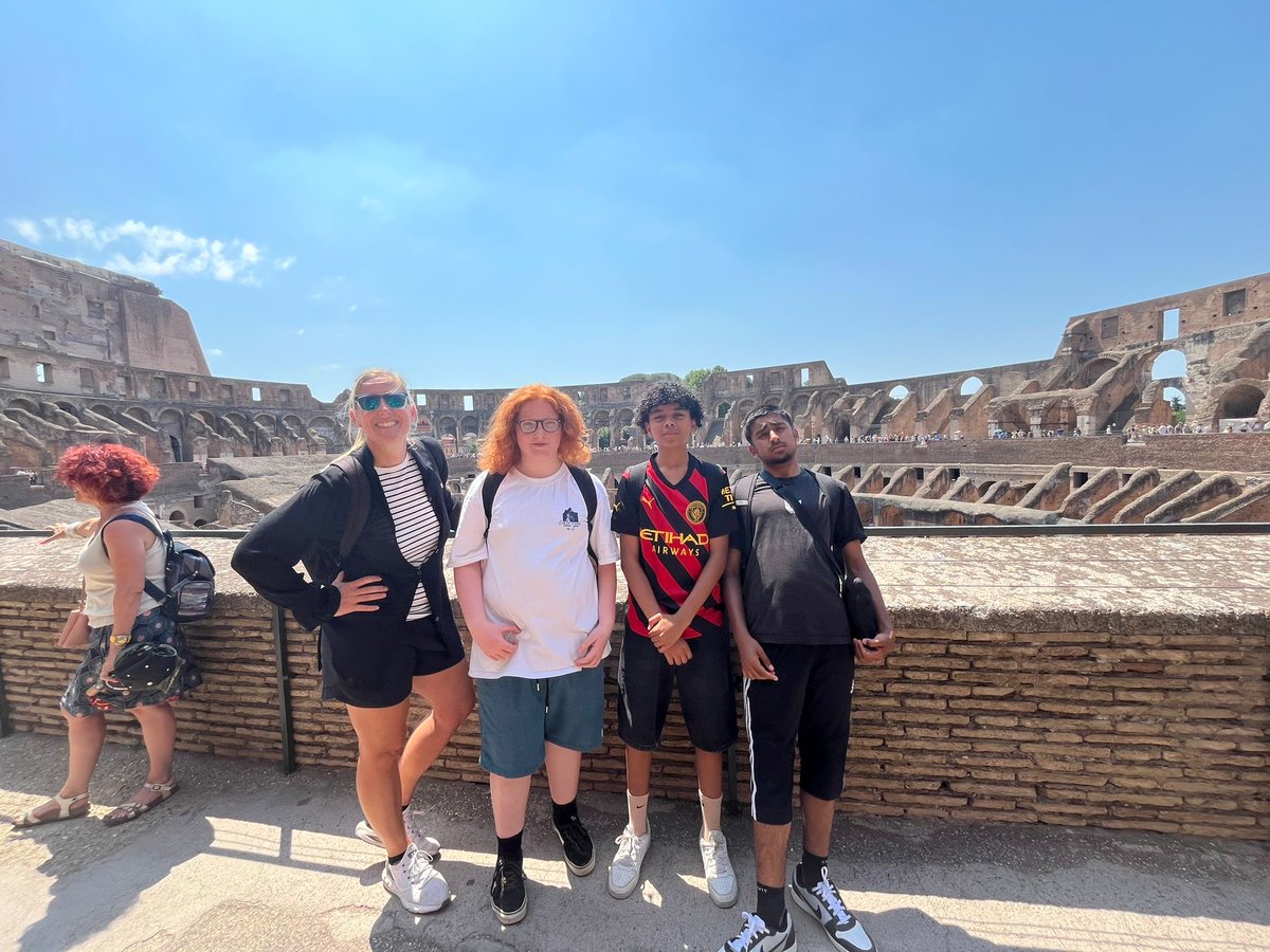 📍ITALY
Our Year 9s explored the Colosseum this morning—bringing ancient history to life! 🏛️🗡️
#TuringScheme #Italy