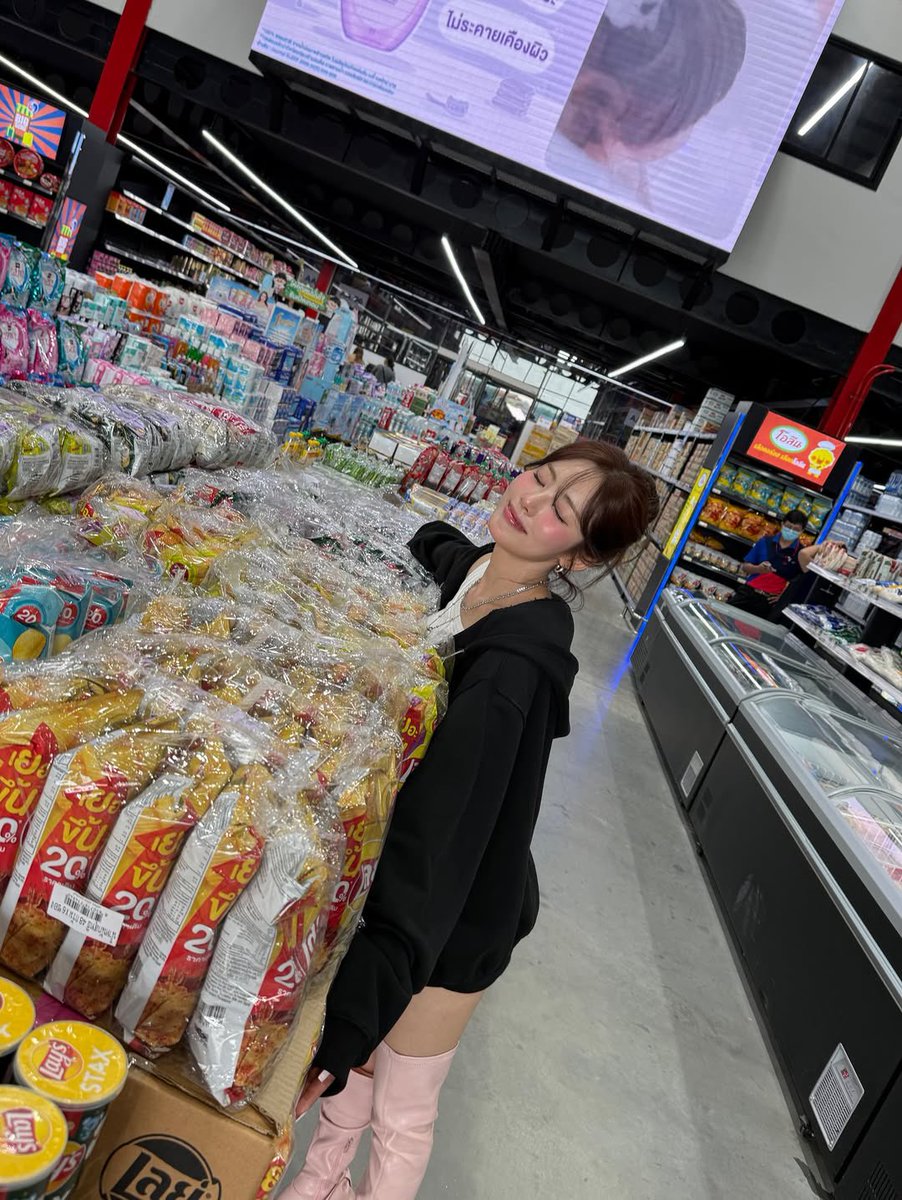 jiwonloops's tweet photo. xjiwonparkx instagram update 🍬 https://t.co/Fa3FzOZSTG