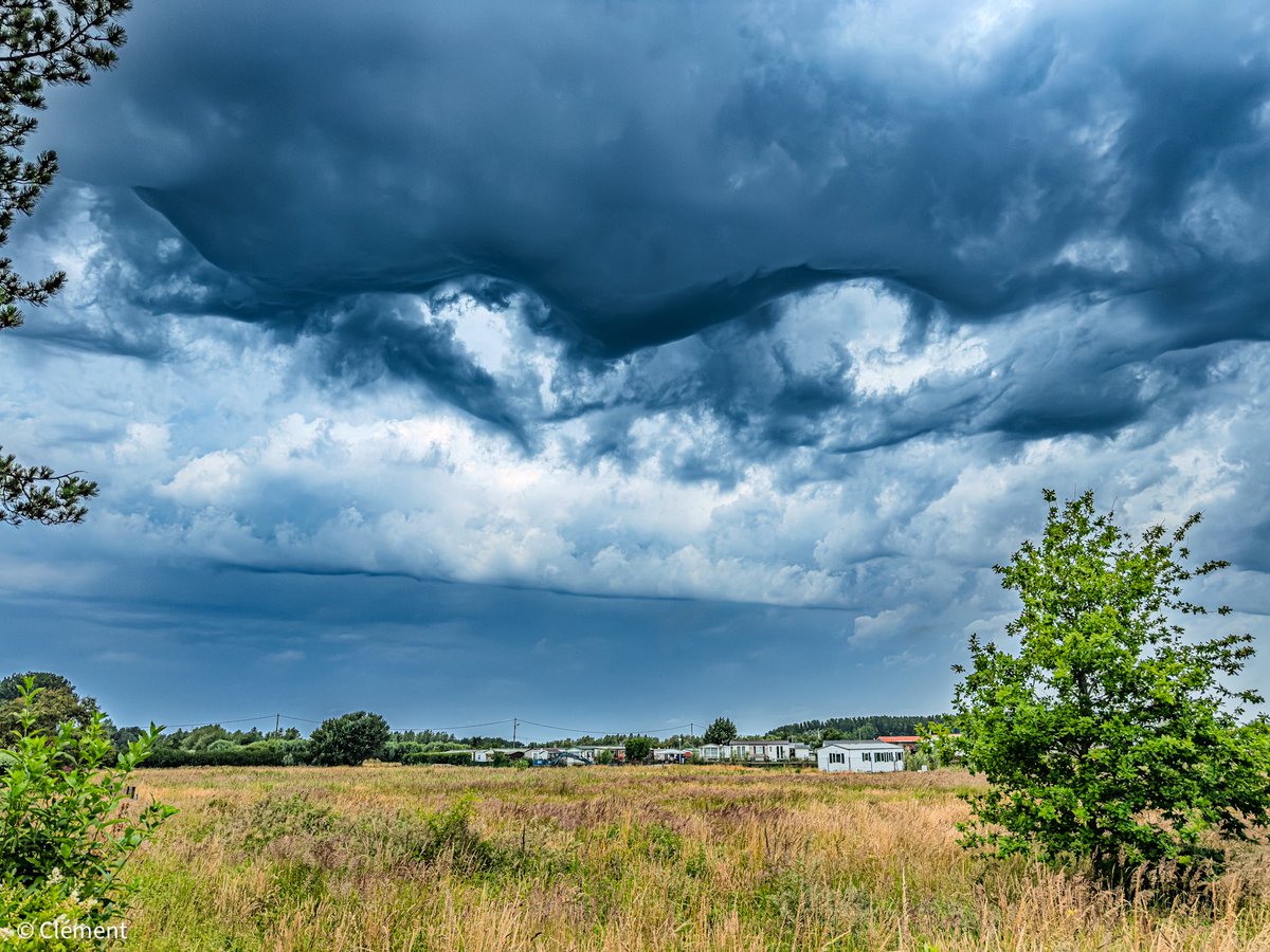 Clement87270's tweet image. Deux passages orageux aujourd’hui dans le secteur de Berck (62) @lachainemeteo @MeteoExpress #orages