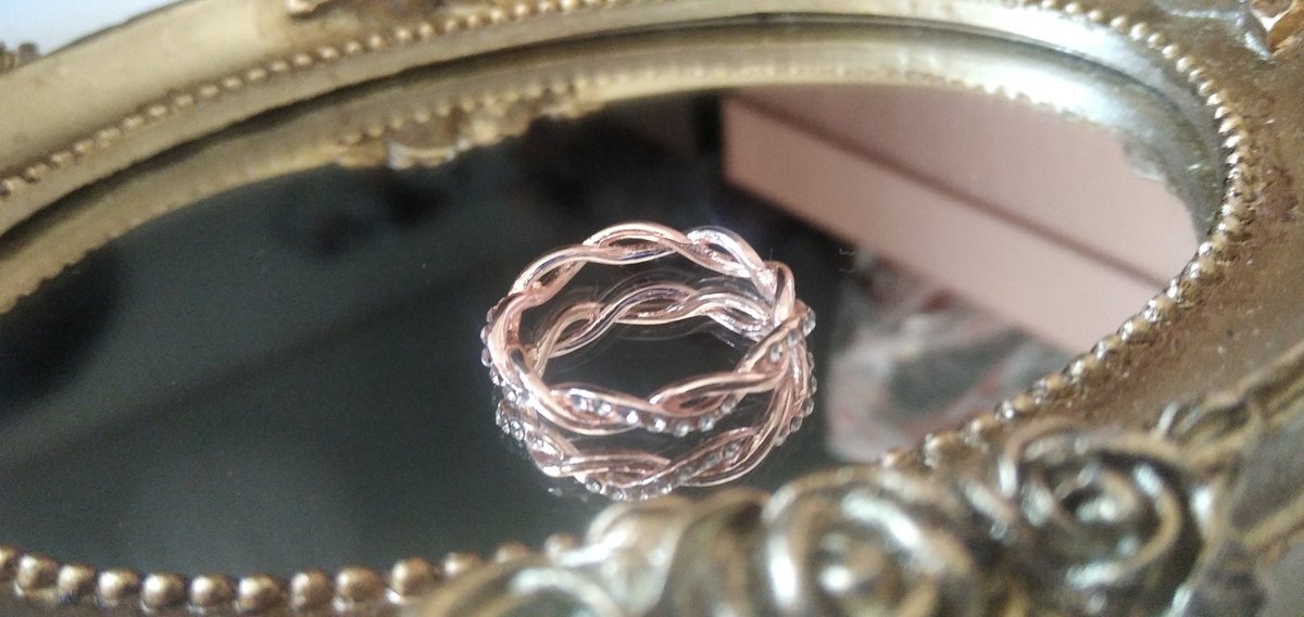 Use code MAR100to get the beautiful jewelry from Dalmory for FREE!!!!