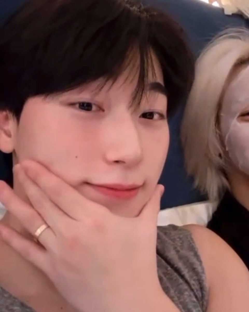heartinsani's tweet photo. “san is not a strawberry mochi” THEN EXPLAIN THIS https://t.co/y96tGyjGji