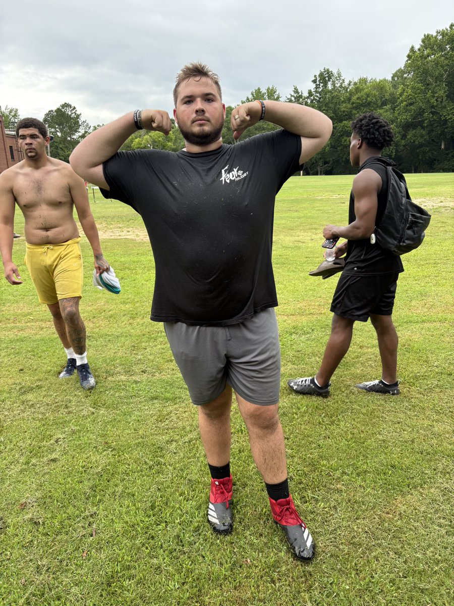 First summer practice done!!! Going to be a great season!! #JUCOPRODUCT <a href="/Real_CoachHall/">Clayton Hall</a> <a href="/Coach_QSpellman/">Quinderra J. Spellman</a>
