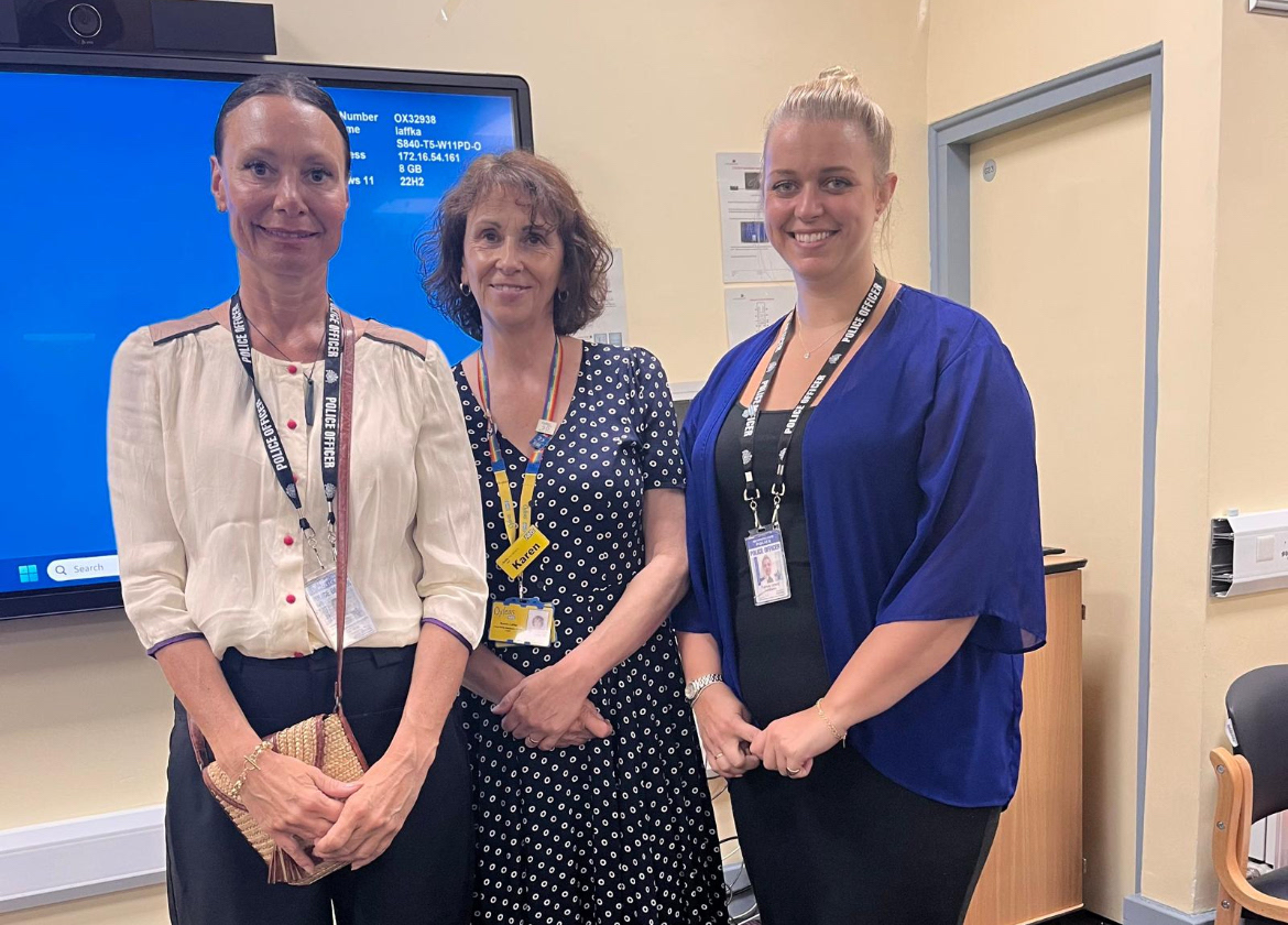 MPSGreenwich's tweet image. PC Savage-Knight, VAWG CLO for SEBCU, attended the Oxleas Domestic Abuse Champions Conference today. A great example of partnership working to tackle DA. Oxleas provides vital mental health support across Lewisham, Greenwich, Bexley & Bromley. #VAWG #PartnershipWorking