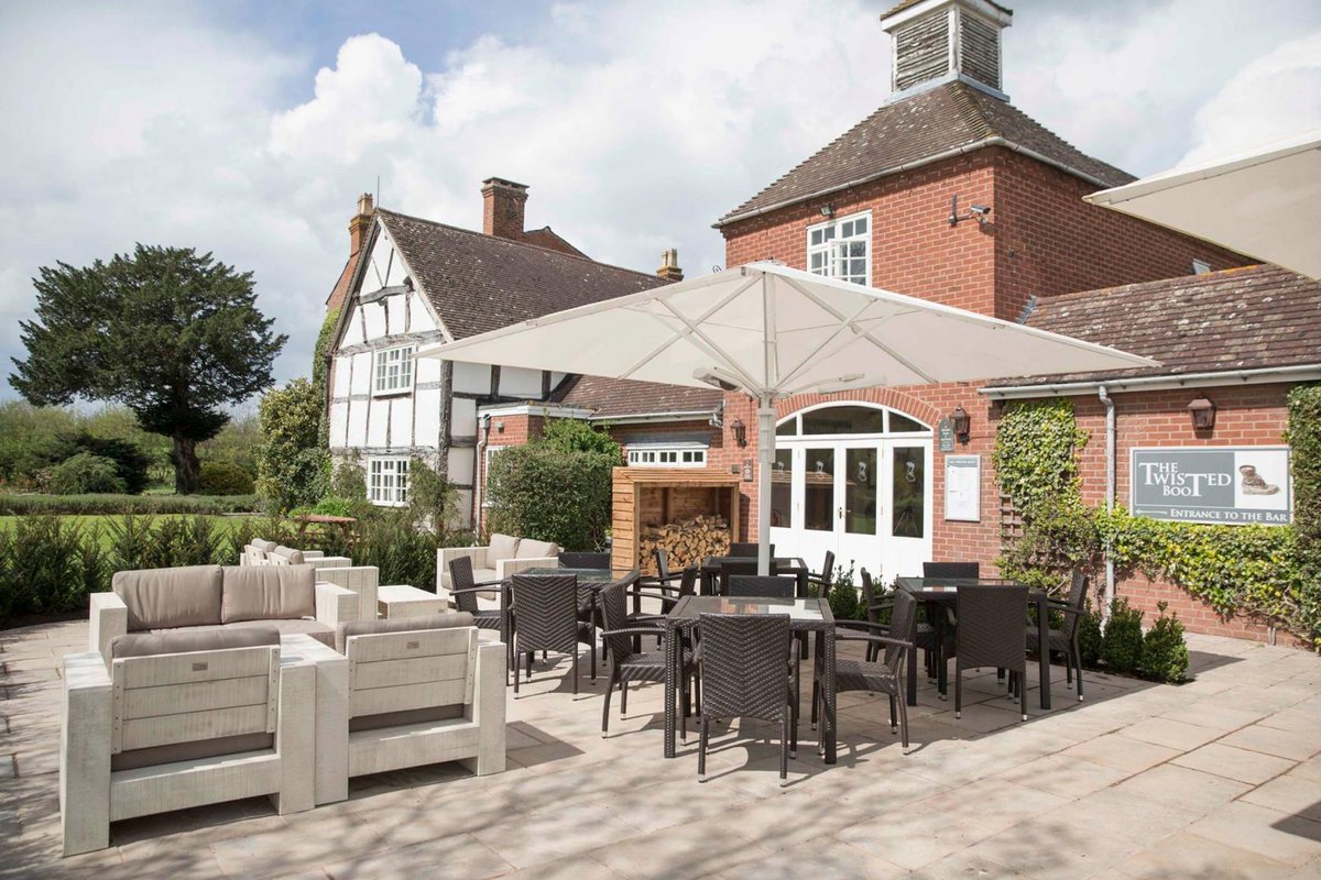 Kingscourthotel's tweet photo. We're Hiring!

Join the team at the Kings Court Hotel, Kings Coughton, Alcester, Warwickshire.

Chef de Partie
Part-time Housekeeper
Casual Bar and Restaurant Staff

Email or send your CV to:
manager@kingscourthotel.co.uk
#Joinourteam #Nowhiring #Warwickshirejobs #Alcesterjobs https://t.co/nAoHemejxU