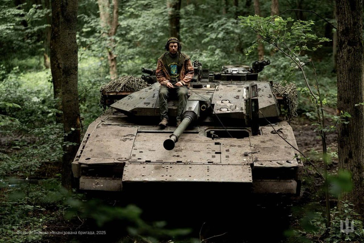 DefenceU's tweet image. 🇸🇪-made CV-90 IFV in service with #UAarmy is bringing victory closer.

📷: 21st Mechanized Brigade