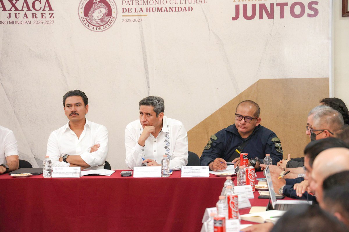 Este martes realizamos los trabajos correspondientes a la Mesa de Seguridad Metropolitana para trazar las líneas de acción entre el gobierno Municipal de Oaxaca de Juárez y el Gobierno del Estado para garantizar una Guelaguetza Segura en la entidad