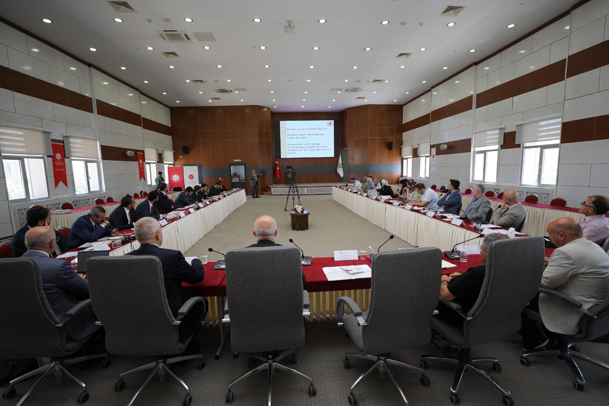 Akademi Başkanlığınca düzenlenen “Ölçme ve Değerlendirme Çalıştayı” Tamamlandı. Çalıştaya, üniversitelerden alan uzmanlarının yanı sıra, Millî Eğitim Bakanlığı, Polis ve MEB akademilerinde görev yapan uzmanlar ile Diyanet Akademisi daire başkanları ve akademi personeli katıldı.