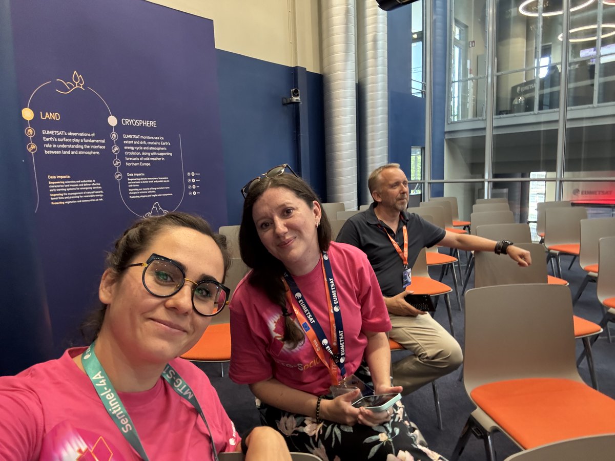 ejrquartz's tweet image. 🚀A night to remember! 🌠
Last night, several of our team members joined @ESA_EO at @eumetsat HQ for the MTG-S1 & Sentinel-4 launch.
At 23:04 CEST, MTG-S1 blasted off, set to improve weather forecasting & air quality monitoring! 🌍🌫️
#EarthObservation #ESA #space #weather