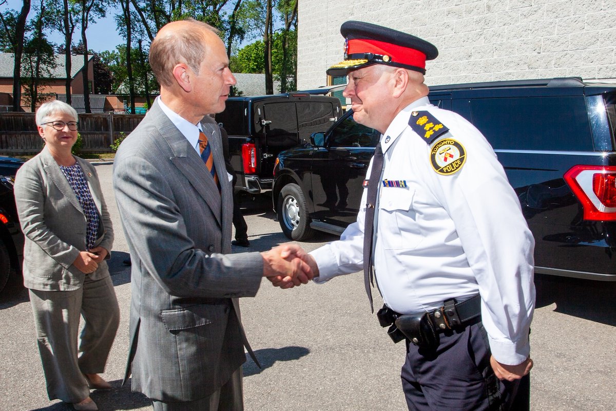 TorontoPolice's tweet photo. His Royal Highness The Duke of Edinburgh and other guests met with our Chief and service members during his visit to Canada for The Prince Edward Island Regiment’s 150th Anniversary.
The Duke also visited our Emergency Task Force and Marine Unit, where our team provided a tour and an overview of our operations.